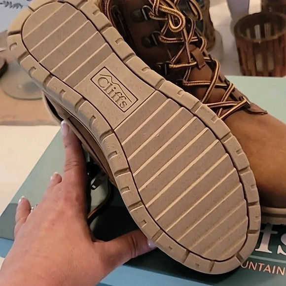 White Mountain Cliffs  Hearty Tan boots - Picture 4 of 4